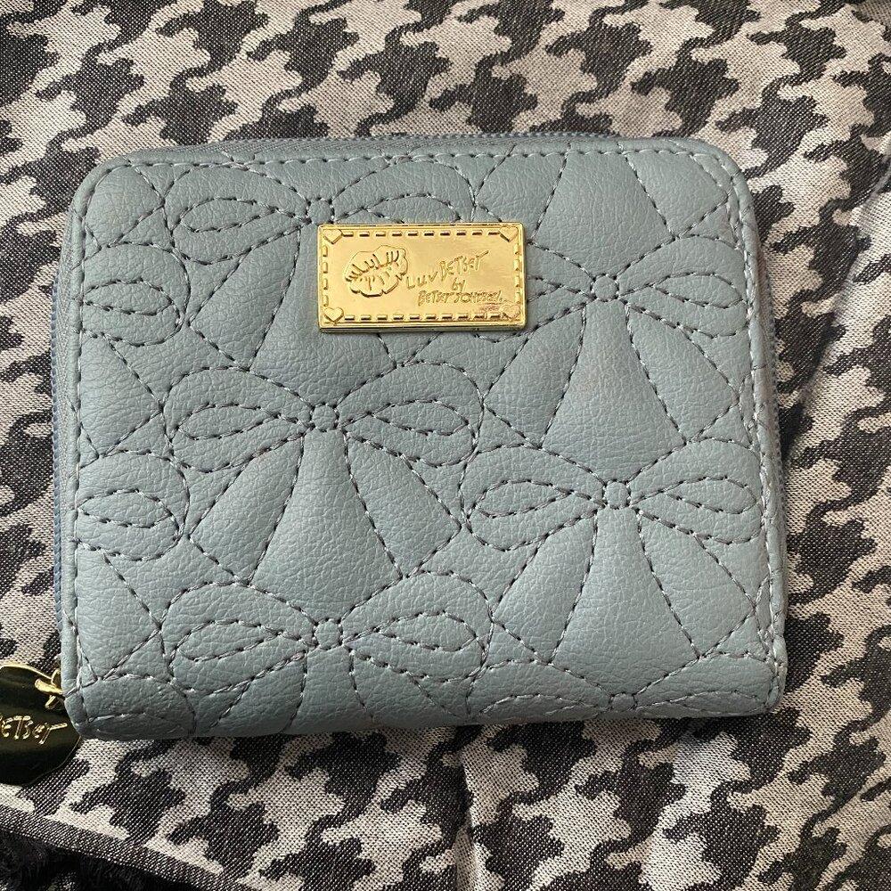 Betsey LUV Blue Wallet w/Embossed Bows Zipper Closure, Change Purse, ID, CC, EUC